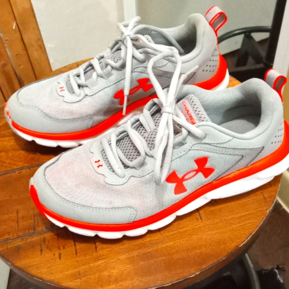 Under Armour size 7.5 Gray